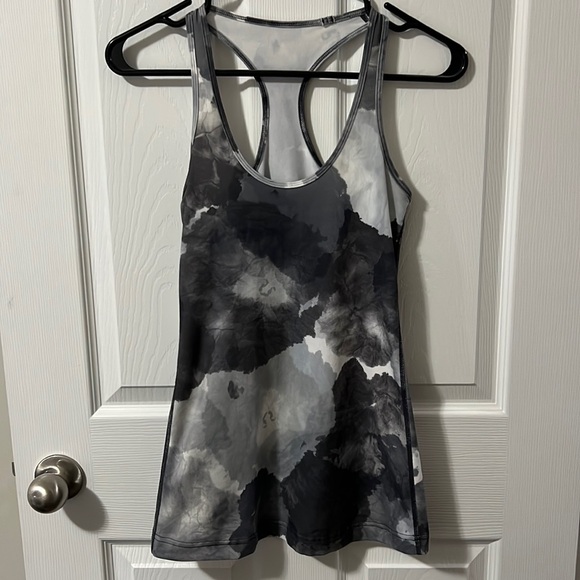 Lululemon Tank - Picture 1 of 3